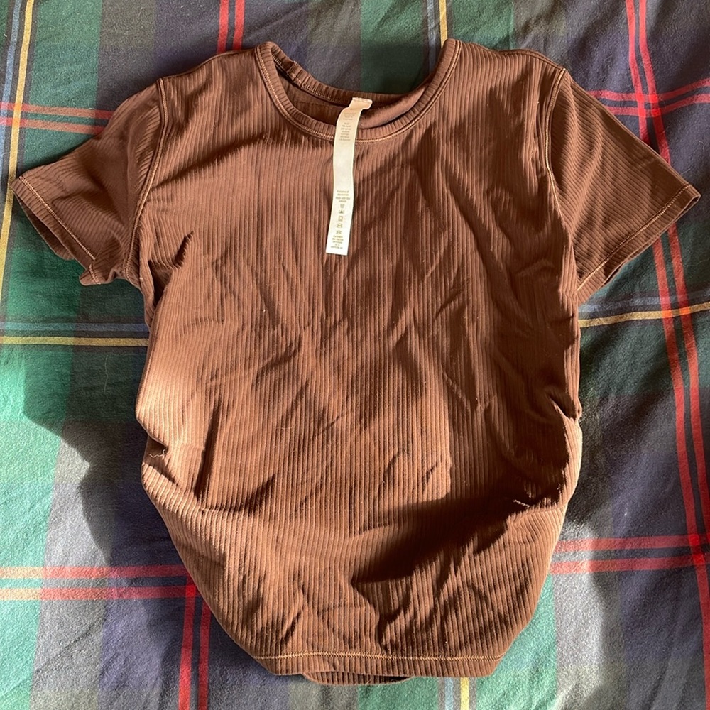 Lululemon ribbed cropped tee